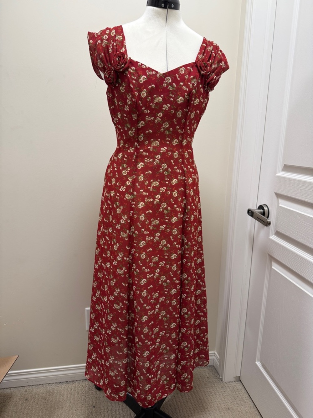 Red Floral Midi Dress with Sculpted Cap Sleeves Vintage